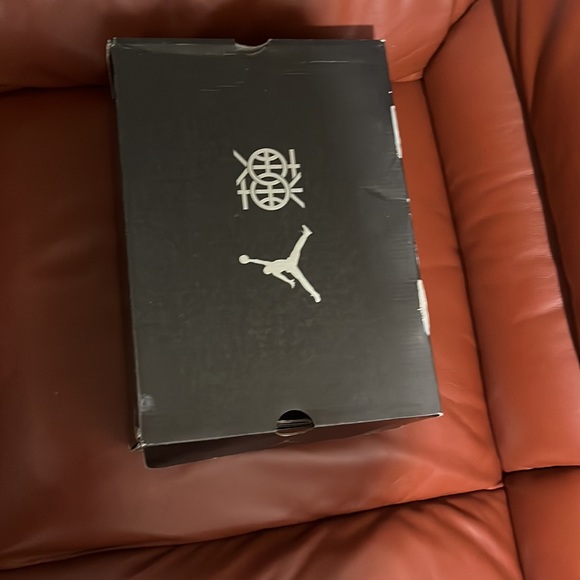 Worn three times Nike air Jordan 12s size 12. Very new condition paid 200 - Picture 2 of 8